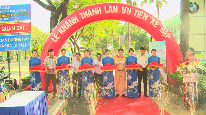 TP. Hồ Chí Minh khánh thành làn đường riêng cho xe đạp đầu tiên trên đường Mai Chí Thọ - Ảnh 2.