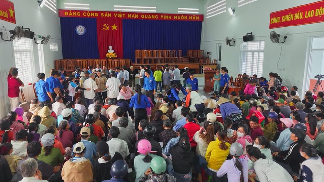 TP. Hồ Chí Minh - Khánh Hòa: Tấm lòng vàng giữa "rốn lũ" miền Trung - Ảnh 1.