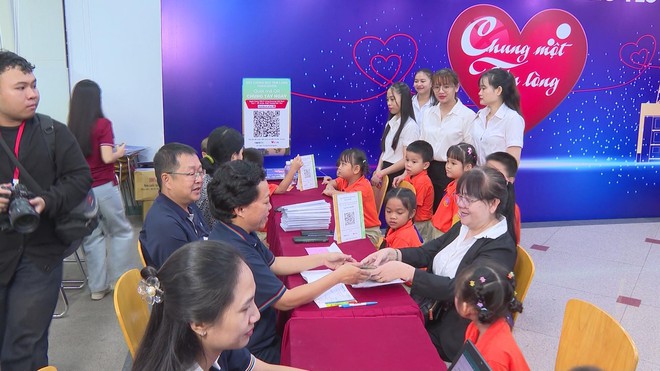Thùng từ thiện lan tỏa: Quỹ "Chung một tấm lòng" tiếp tục đón nhận nghĩa cử cao đẹp từ TP. Hồ Chí Minh - Ảnh 1.