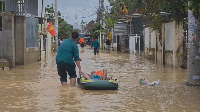 60 Giây ngày 5/12/2025 | Khánh Hòa: Người dân Nha Trang phải chạy lũ 4 lần - Ảnh 1.