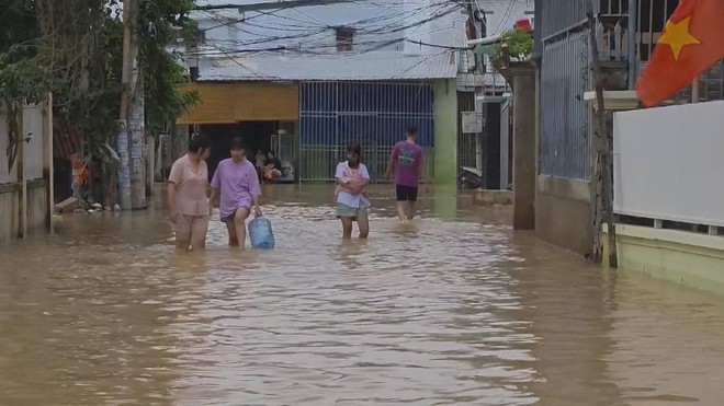 60 Giây ngày 5/12/2025 | Khánh Hòa: Người dân Nha Trang phải chạy lũ 4 lần - Ảnh 2.