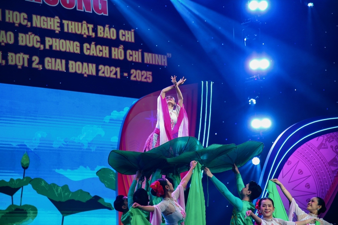 Ấn tượng Lễ trao giải về học tập và làm theo tư tưởng, đạo đức, phong cách Hồ Chí Minh - Ảnh 19.