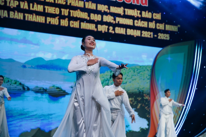 Ấn tượng Lễ trao giải về học tập và làm theo tư tưởng, đạo đức, phong cách Hồ Chí Minh - Ảnh 25.