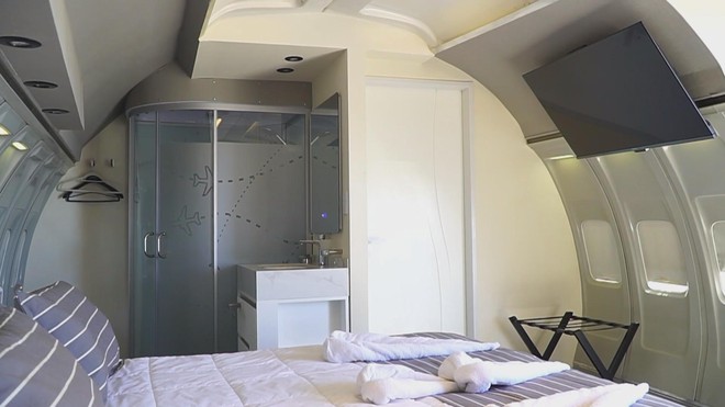 Khách sạn đầu tiên trên thế giới xây bên trong 2 máy bay - Ảnh 6.