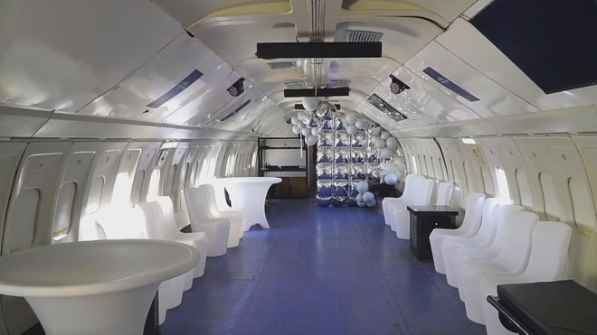 Khách sạn đầu tiên trên thế giới xây bên trong 2 máy bay - Ảnh 3.