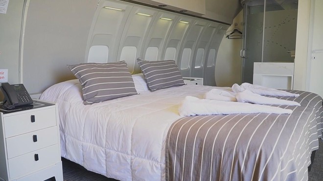 Khách sạn đầu tiên trên thế giới xây bên trong 2 máy bay - Ảnh 4.