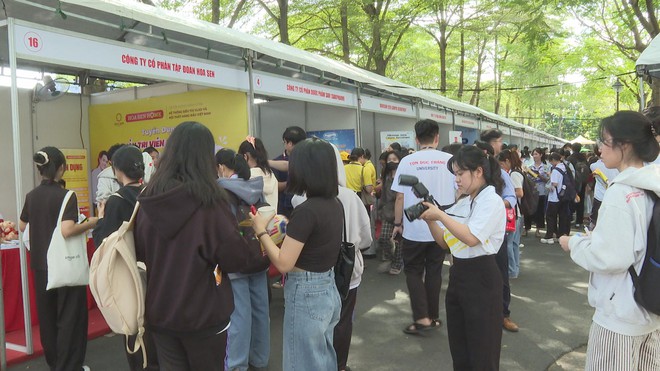 Nguồn nhân lực thiếu hụt cuối năm, doanh nghiệp đẩy mạnh tuyển dụng - Ảnh 2.