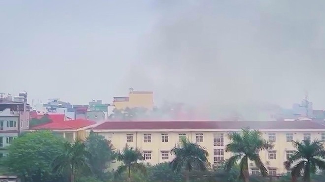 60 Giây ngày 6/12/2025 | Hà Nội: Lửa bùng phát tại trường học, 800 học sinh sơ tán khẩn cấp - Ảnh 1.