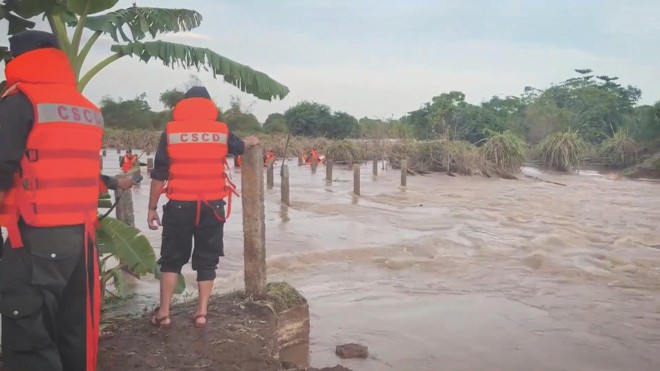 60 Giây ngày 6/12/2025 | Khu Nam TP. Hồ Chí Minh ngập sâu, triều cường vượt báo động 3 - Ảnh 2.