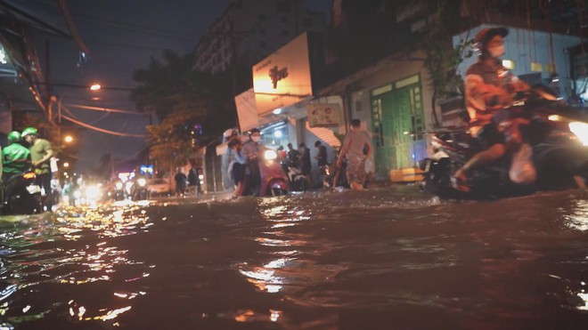 60 Giây ngày 6/12/2025 | Khu Nam TP. Hồ Chí Minh ngập sâu, triều cường vượt báo động 3 - Ảnh 6.