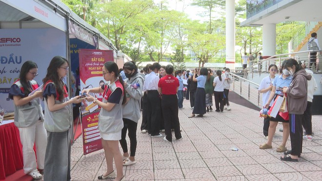 Nguồn nhân lực thiếu hụt cuối năm, doanh nghiệp đẩy mạnh tuyển dụng - Ảnh 4.