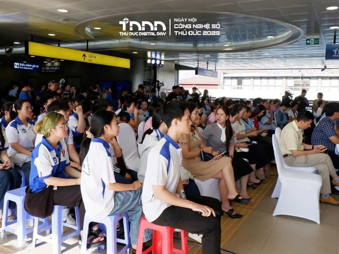 Sôi động Ngày hội Công nghệ số đầu tiên trên tuyến Metro số 1 - Ảnh 6.