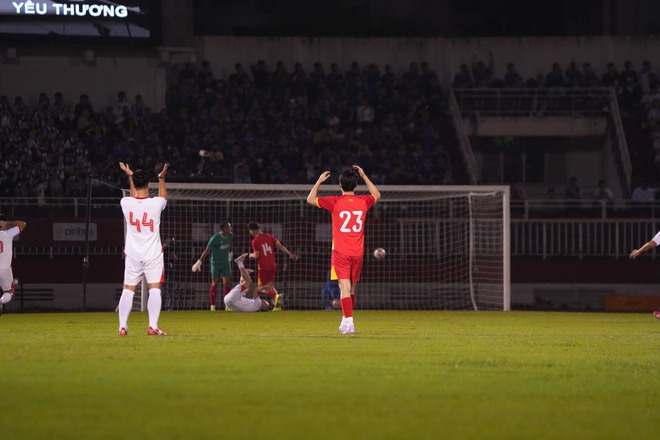 Năng lượng tích cực từ trận cầu giao hữu lan tỏa yêu thương - Ảnh 4.