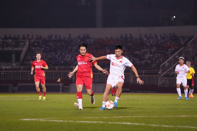 Năng lượng tích cực từ trận cầu giao hữu lan tỏa yêu thương - Ảnh 3.