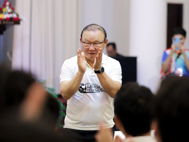 Năng lượng tích cực từ trận cầu giao hữu lan tỏa yêu thương - Ảnh 5.