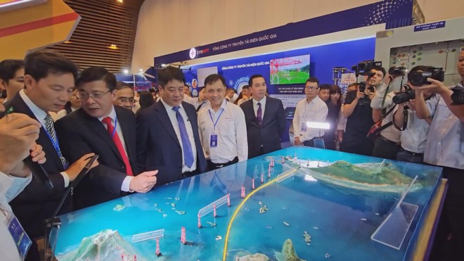 Thời sự trưa HTV ngày 07/12/2025 I Viettel chiếu phim "Mưa đỏ" miễn phí cho học sinh tại TP. Hồ Chí Minh- Ảnh 6. Thời sự trưa HTV ngày 07/12/2025 I Viettel chiếu phim "Mưa đỏ" miễn phí cho học sinh tại TP. Hồ Chí Minh- Ảnh 6.