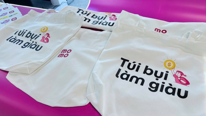 MoMo giới thiệu giải pháp di chuyển thông minh Metro – QR Tap & Go tại Ngày hội Công nghệ số Thủ Đức 2025 - Ảnh 3.