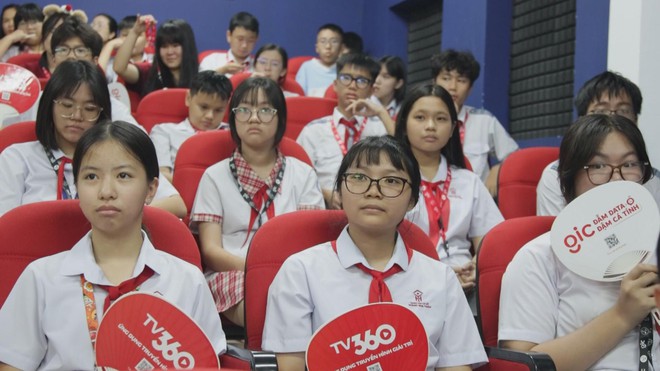 Thời sự trưa HTV ngày 07/12/2025 I Viettel chiếu phim "Mưa đỏ" miễn phí cho học sinh tại TP. Hồ Chí Minh- Ảnh 2. Thời sự trưa HTV ngày 07/12/2025 I Viettel chiếu phim "Mưa đỏ" miễn phí cho học sinh tại TP. Hồ Chí Minh- Ảnh 2.