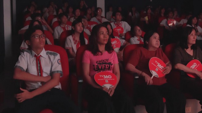 Thời sự trưa HTV ngày 07/12/2025 I Viettel chiếu phim "Mưa đỏ" miễn phí cho học sinh tại TP. Hồ Chí Minh- Ảnh 3. Thời sự trưa HTV ngày 07/12/2025 I Viettel chiếu phim "Mưa đỏ" miễn phí cho học sinh tại TP. Hồ Chí Minh- Ảnh 3.