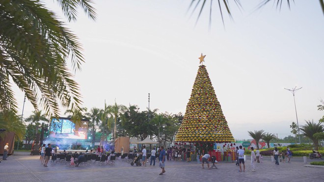 Thời sự trưa HTV ngày 07/12/2025 I Viettel chiếu phim "Mưa đỏ" miễn phí cho học sinh tại TP. Hồ Chí Minh- Ảnh 7. Thời sự trưa HTV ngày 07/12/2025 I Viettel chiếu phim "Mưa đỏ" miễn phí cho học sinh tại TP. Hồ Chí Minh- Ảnh 7.