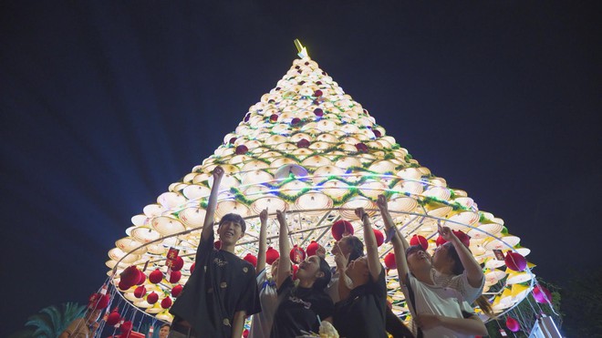 Thời sự trưa HTV ngày 07/12/2025 I Viettel chiếu phim "Mưa đỏ" miễn phí cho học sinh tại TP. Hồ Chí Minh- Ảnh 8. Thời sự trưa HTV ngày 07/12/2025 I Viettel chiếu phim "Mưa đỏ" miễn phí cho học sinh tại TP. Hồ Chí Minh- Ảnh 8.