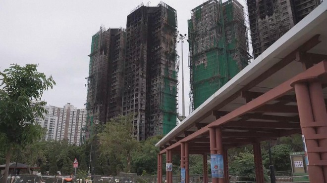Trung Quốc: Thảm kịch cháy chung cư phủ bóng bầu cử Hong Kong- Ảnh 2. Trung Quốc: Thảm kịch cháy chung cư phủ bóng bầu cử Hong Kong- Ảnh 2.