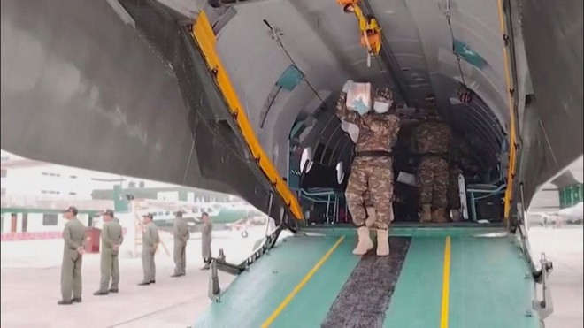 Peru thu giữ hơn 3 tấn cocain giấu trong lô hàng chuối xuất khẩu - Ảnh 3.