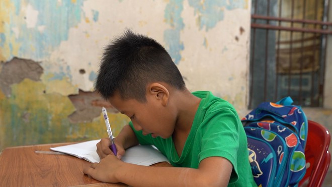 Chuyện em Minh Tú: Mẹ mất, hai em tăng động - Mái ấm gia đình Việt - Ảnh 10.