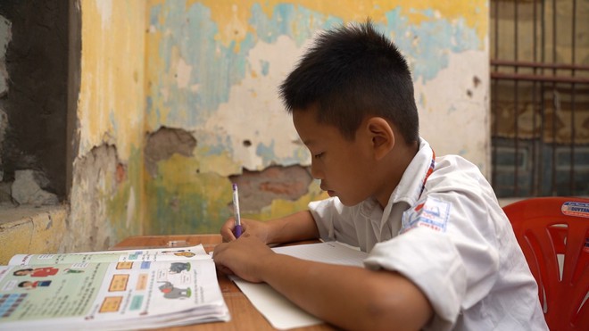 Chuyện em Minh Tú: Mẹ mất, hai em tăng động - Mái ấm gia đình Việt - Ảnh 8.