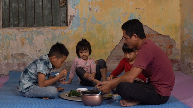 Chuyện em Minh Tú: Mẹ mất, hai em tăng động - Mái ấm gia đình Việt - Ảnh 4.