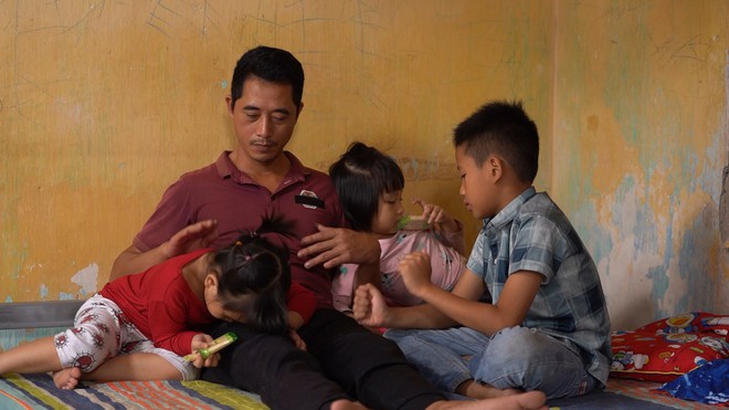 Chuyện em Minh Tú: Mẹ mất, hai em tăng động - Mái ấm gia đình Việt - Ảnh 2.