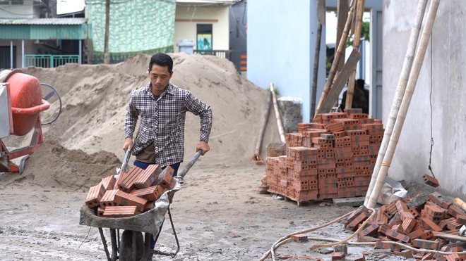 Chuyện em Minh Tú: Mẹ mất, hai em tăng động - Mái ấm gia đình Việt - Ảnh 5.