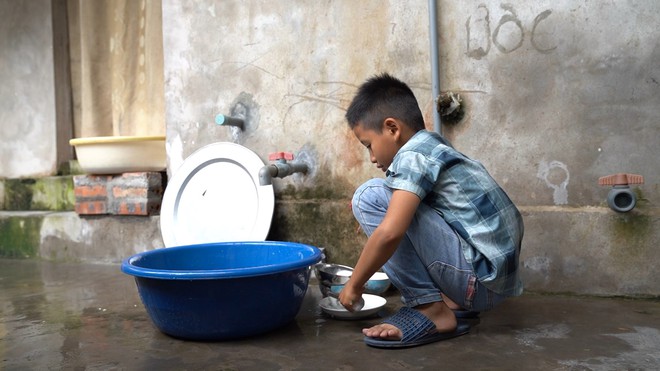 Chuyện em Minh Tú: Mẹ mất, hai em tăng động - Mái ấm gia đình Việt - Ảnh 9.