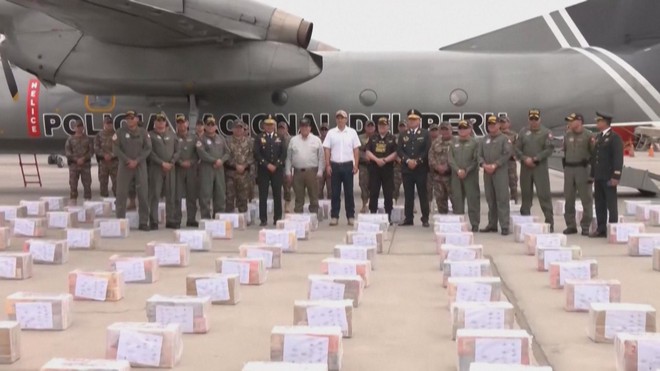 Peru thu giữ hơn 3 tấn cocain giấu trong lô hàng chuối xuất khẩu - Ảnh 4.