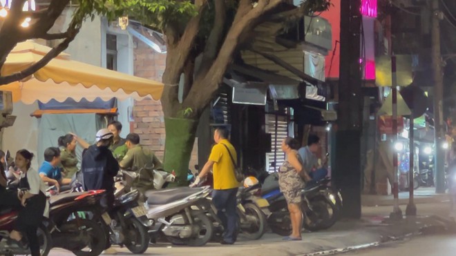 60 Giây ngày 08/12/2025 | Người đàn ông chết bất thường, trên mặt có vết thương  - Ảnh 1.