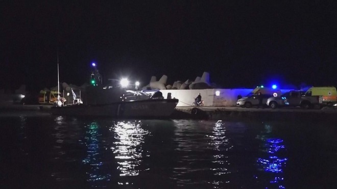 Lật thuyền ở ngoài khơi Hy Lạp, ít nhất 18 người thiệt mạng - Ảnh 2.