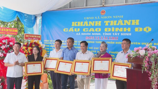 Tây Ninh khánh thành cầu Cao Đình Độ, mở lối giao thương cho người dân - Ảnh 4.