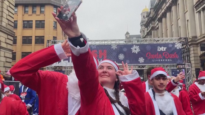 Hơn 11.000 Ông già Noel tham gia giải chạy Santa Dash - Ảnh 3.