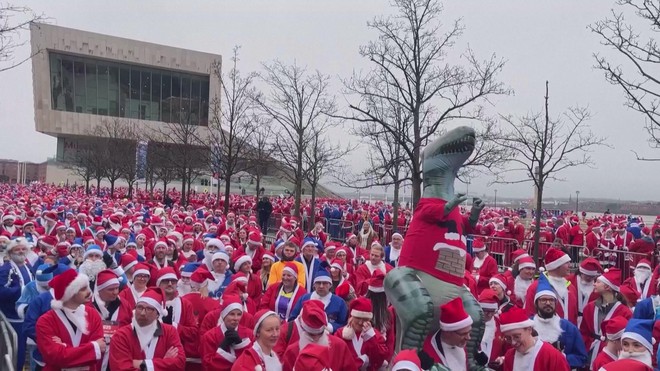 Hơn 11.000 Ông già Noel tham gia giải chạy Santa Dash - Ảnh 5.