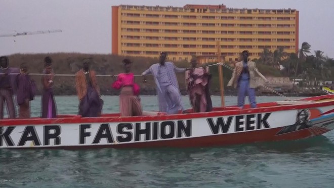 Dakar Fashion week 2025: Biển cả là sân khấu - Ảnh 1.