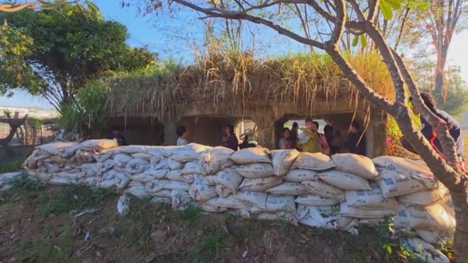 Sơ tán dân thường tránh giao tranh Campuchia - Thái Lan - Ảnh 3.