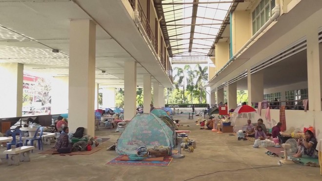 Sơ tán dân thường tránh giao tranh Campuchia - Thái Lan - Ảnh 2.