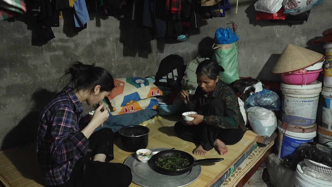 Chuyện hai mẹ con nương tựa nhau trong căn nhà chưa tới 10m2 - Ảnh 2.