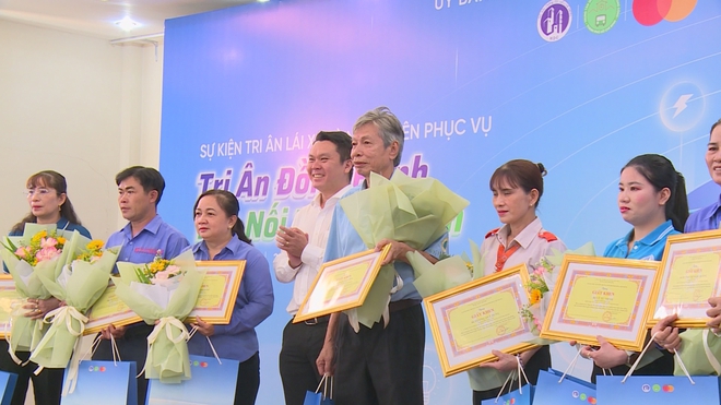 TP.HCM tôn vinh lực lượng xe buýt: Thúc đẩy chuyển đổi số giao thông công cộng - Ảnh 2.