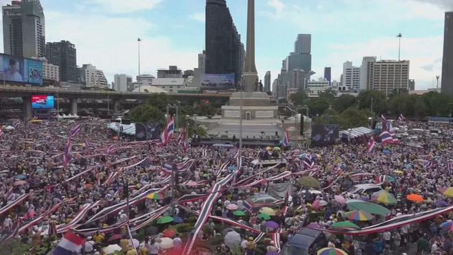 Thái Lan: Biểu tình ở Bangkok đòi thủ tướng từ chức - Ảnh 1.