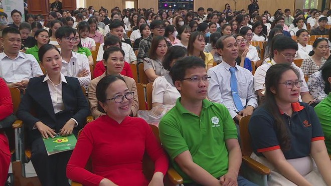 Sinh viên điều dưỡng trước cơ hội việc làm tăng cao - Ảnh 5.