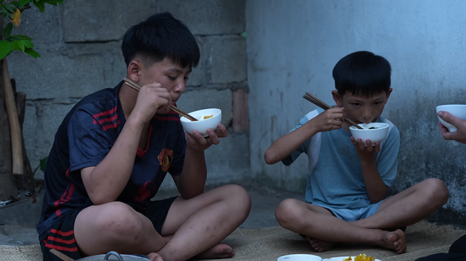 Nỗi nhớ nghẹn ngào: Lành Duy Quang gọi điện cho người cha đã mất - Mái ấm gia đình Việt - Ảnh 3.