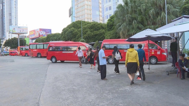 Giảm áp lực di chuyển: TP.HCM mới tăng cường phương tiện đưa đón cán bộ, nhân viên và người lao động - Ảnh 2.