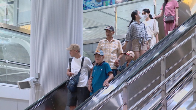 Giảm áp lực di chuyển: TP.HCM mới tăng cường phương tiện đưa đón cán bộ, nhân viên và người lao động - Ảnh 8.