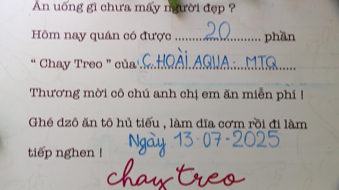 TP.HCM: Ấm lòng những phần cơm "treo", bún "treo" nghĩa tình - Ảnh 1.